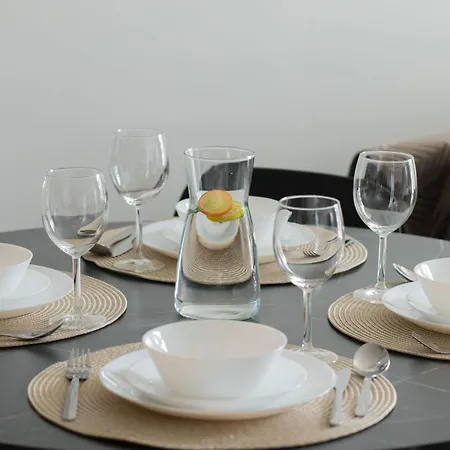 アパート Stylish With River Views And Garage In By Renters シュチェチン