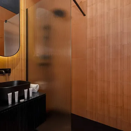 Stylish With River Views And Garage In By Renters アパート *